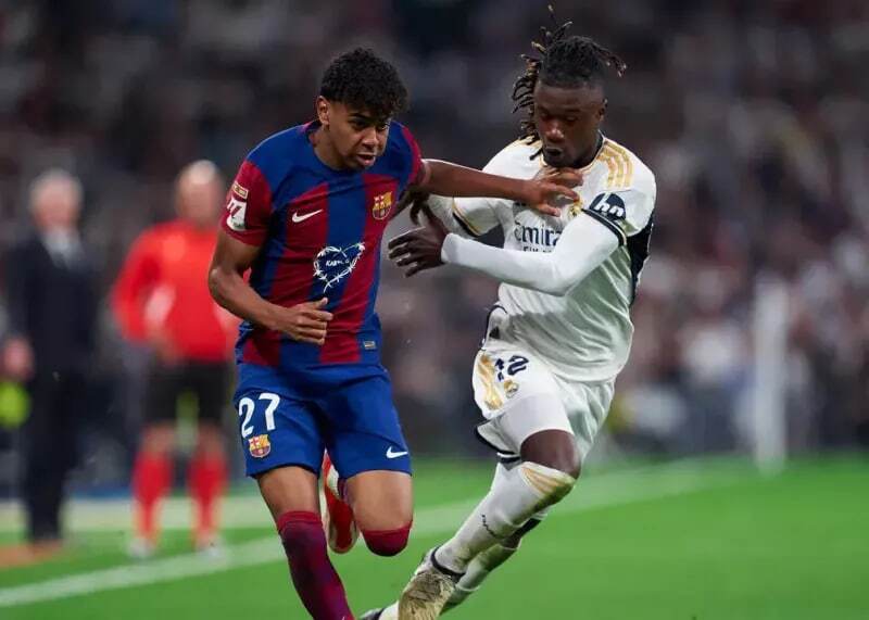 جنجال پیش از ال‌کلاسیکو! / درگیری شدید بارسایی‌ها با پلیس