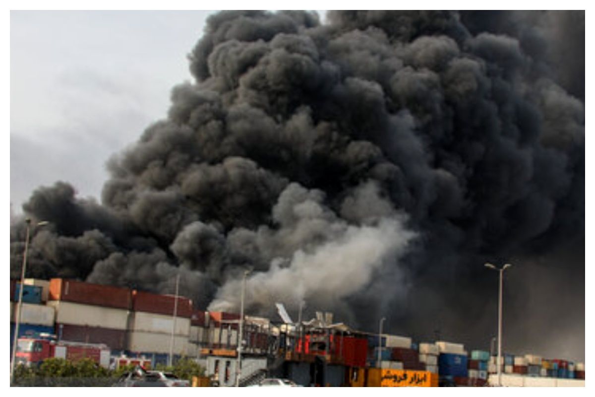 ببینید| ویدئویی از اطفاء حریق بندر شهید رجایى توسط بالگرد ببینید| ویدئویی از اطفاء حریق بندر شهید رجایى توسط بالگرد