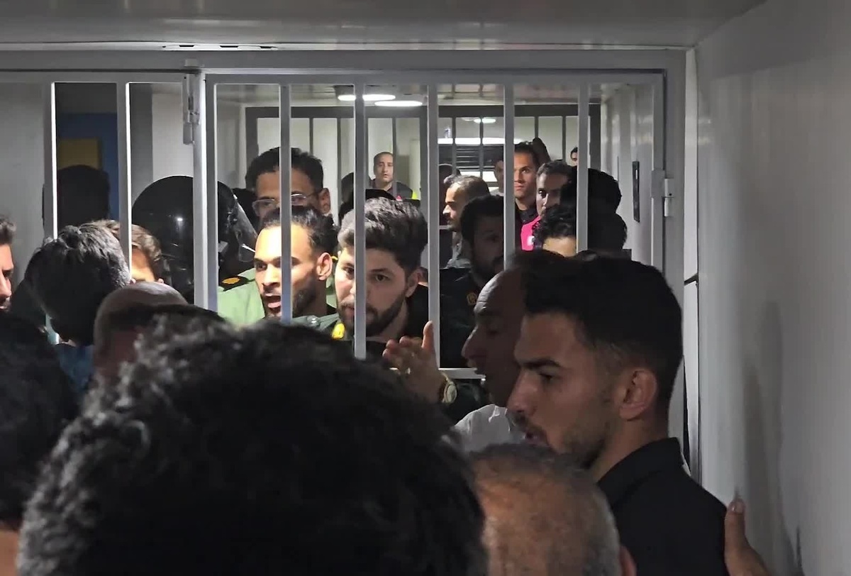 ببینید| کتک زدن عجیب بازیکنان شهرداری نوشهر در آبادان!