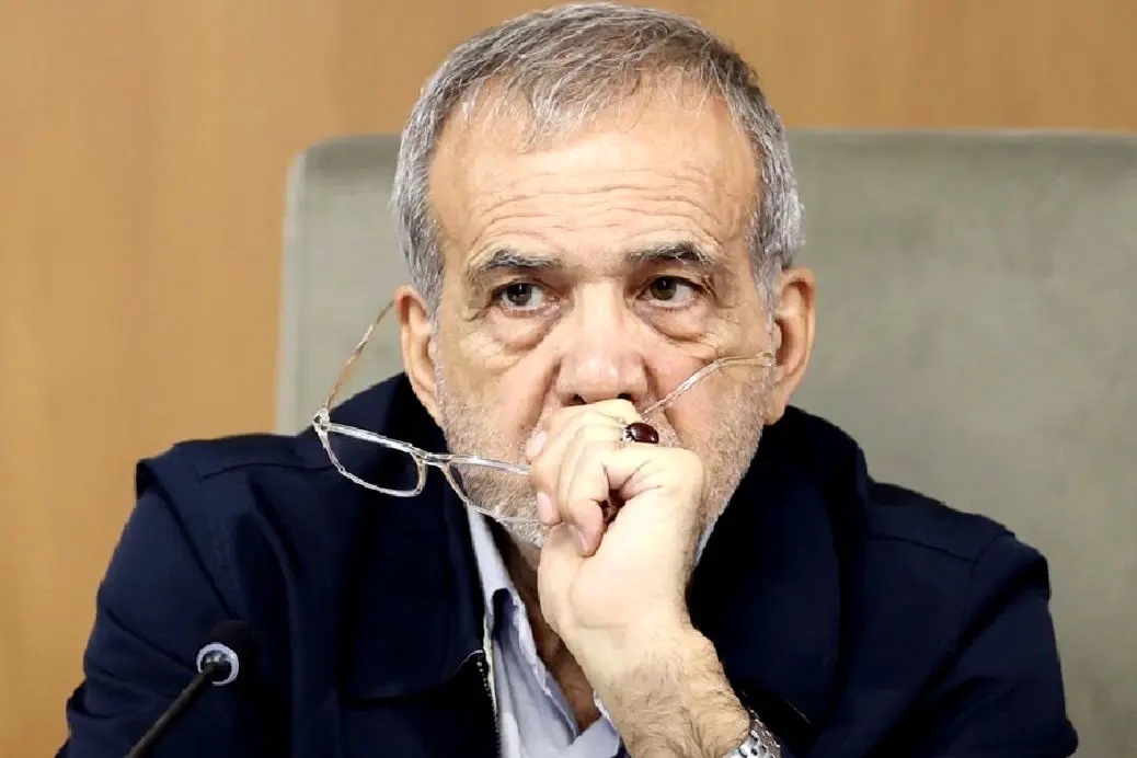 ببینید| عیادت رئیس جمهور از مجروحان انفجار بندرعباس