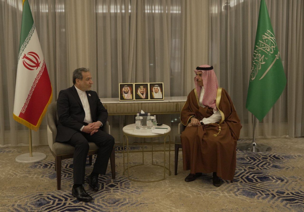 گفت و گوی عراقچی و وزیر خارجه عربستان درباره مذاکرات ایران و آمریکا