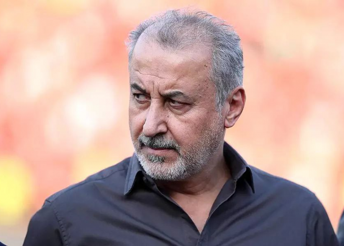 مدیرعامل پرسپولیس مقابل درِ خروج باشگاه