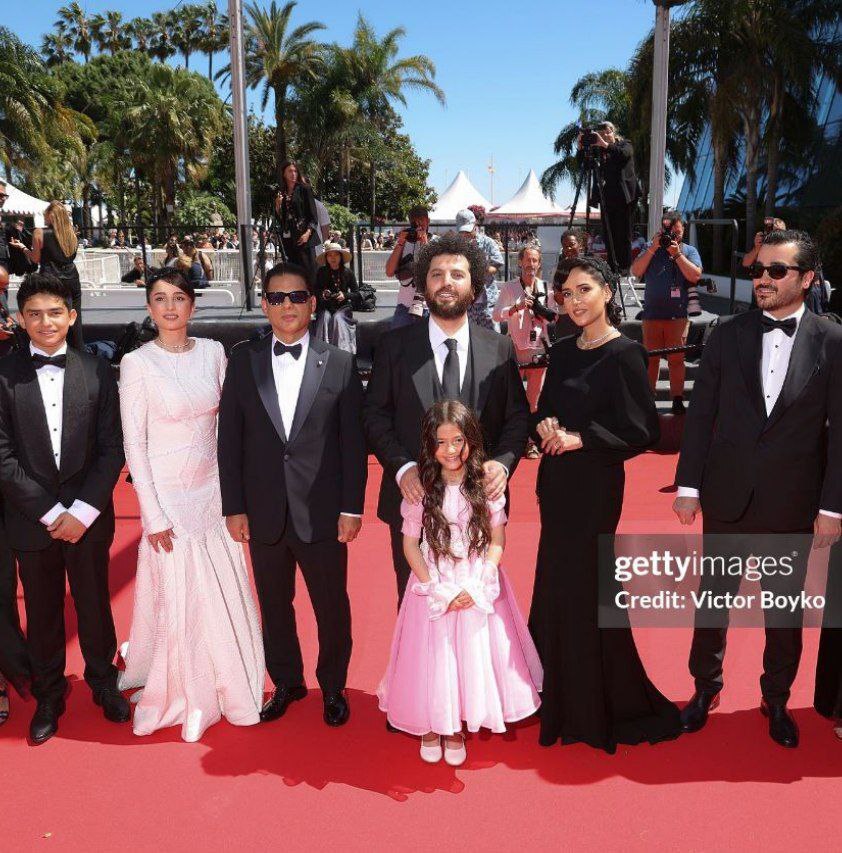 عکس | پریناز ایزدیار و عوامل فیلم زن و بچه در جشنواره کن