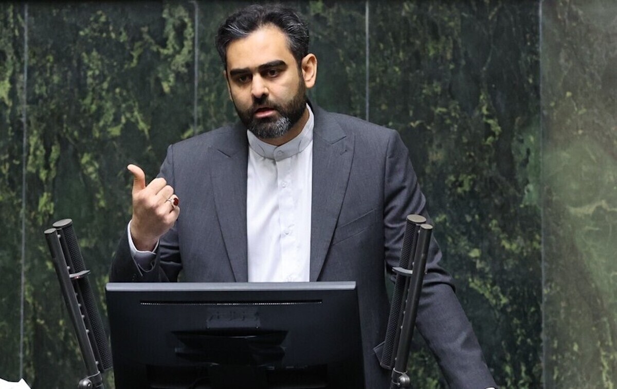 انتقاد تند روزنامه جوان از امیرحسین ثابتی: دوست داری راجع به هر چیزی حرف بزنی! انتقاد تند روزنامه جوان از امیرحسین ثابتی: دوست داری راجع به هر چیزی حرف بزنی!