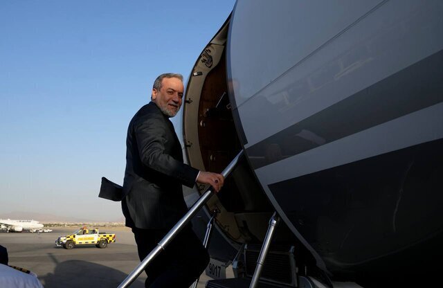 عراقچی راهی مصر شد عراقچی راهی مصر شد