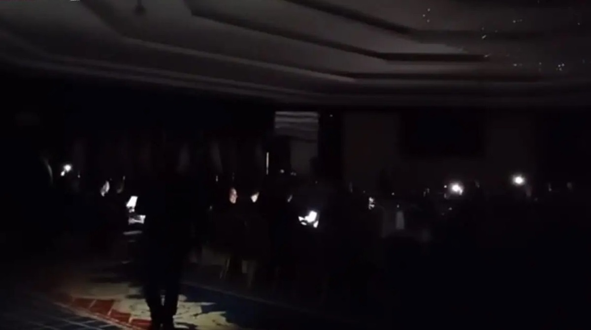 ببینید| برق اجلاس اکو تهران هم قطع شد