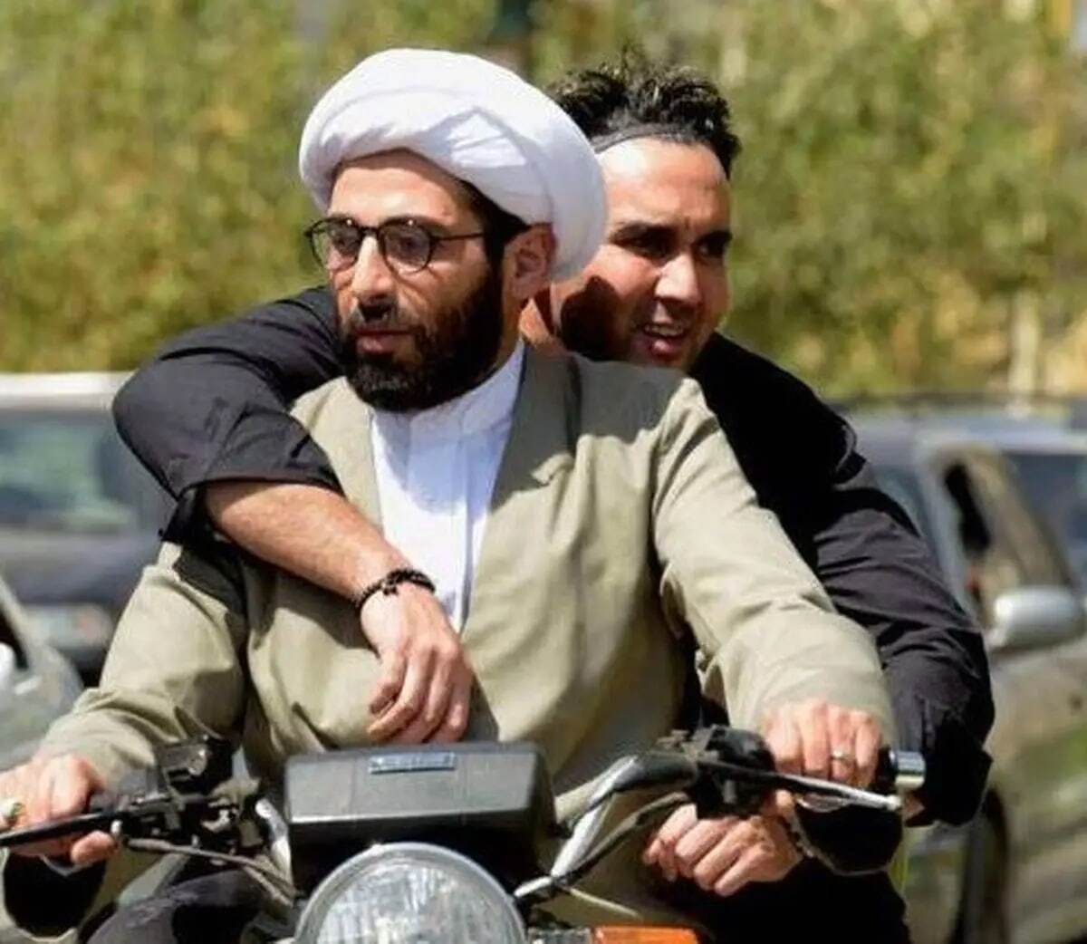 ببینید| سکانسی از فیلم توقیفی « سلام علیکم حاج آقا » ببینید| سکانسی از فیلم توقیفی « سلام علیکم حاج آقا »