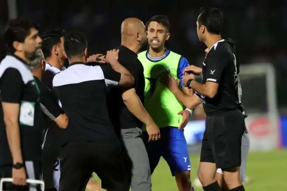 قهرمانی جنجالی استقلال زیر سایه داوری؛ وزیر ورزش وارد ماجرا شد بازی استقلال