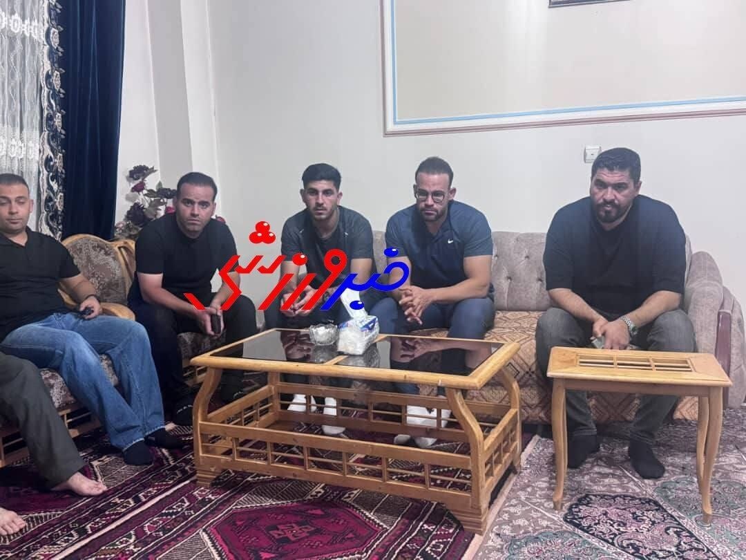 عکس| حضور بازیکن پرسپولیس در منزل الهه حسین نژاد