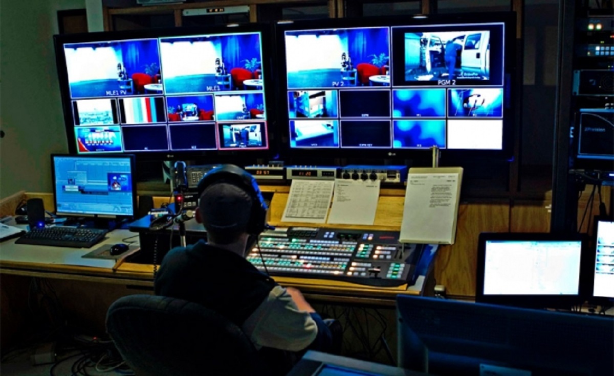 ببینید| اتفاقی غیرمنتظره در استودیو خبر ترکیه ببینید| اتفاقی غیرمنتظره در استودیو خبر ترکیه