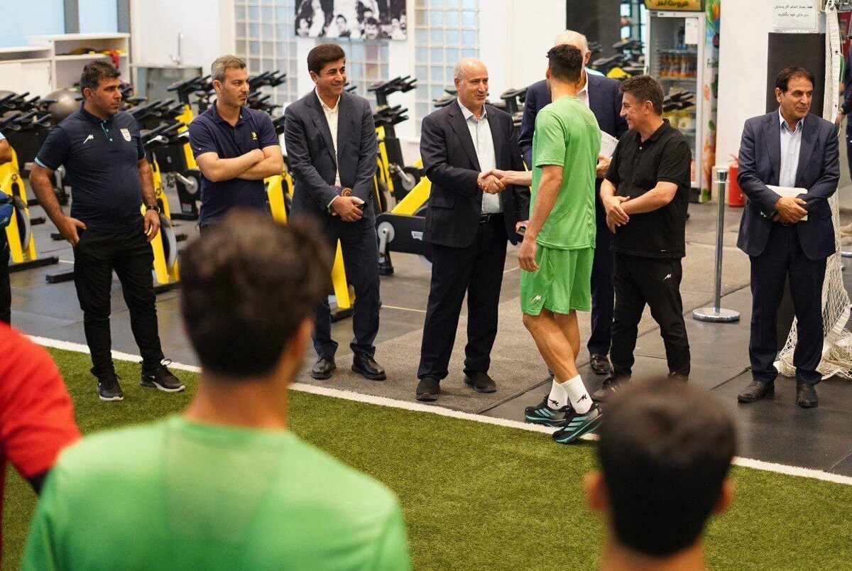 حضور سرزده تاج در اردوی تیم ملی فوتبال حضور سرزده تاج در اردوی تیم ملی فوتبال