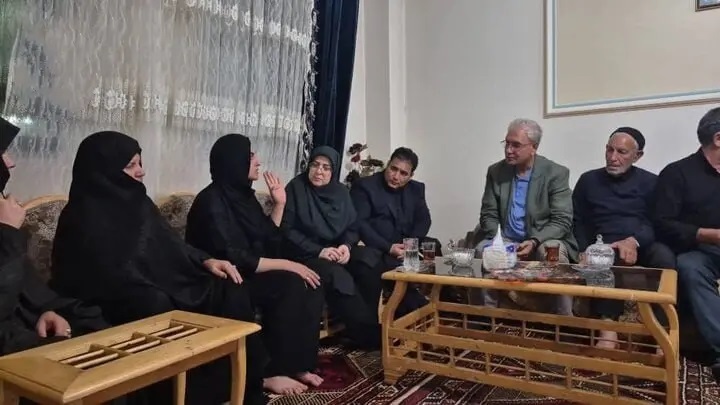 حضور سخنگوی دولت و دستیار اجتماعی رییس جمهور در خانه الهه حسین نژاد +عکس