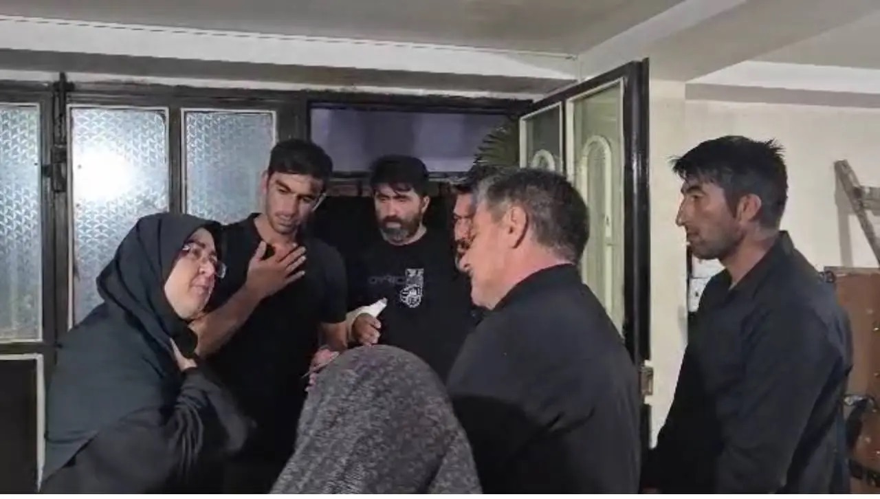 حضور سخنگوی دولت و دستیار اجتماعی رییس جمهور در خانه الهه حسین نژاد +عکس