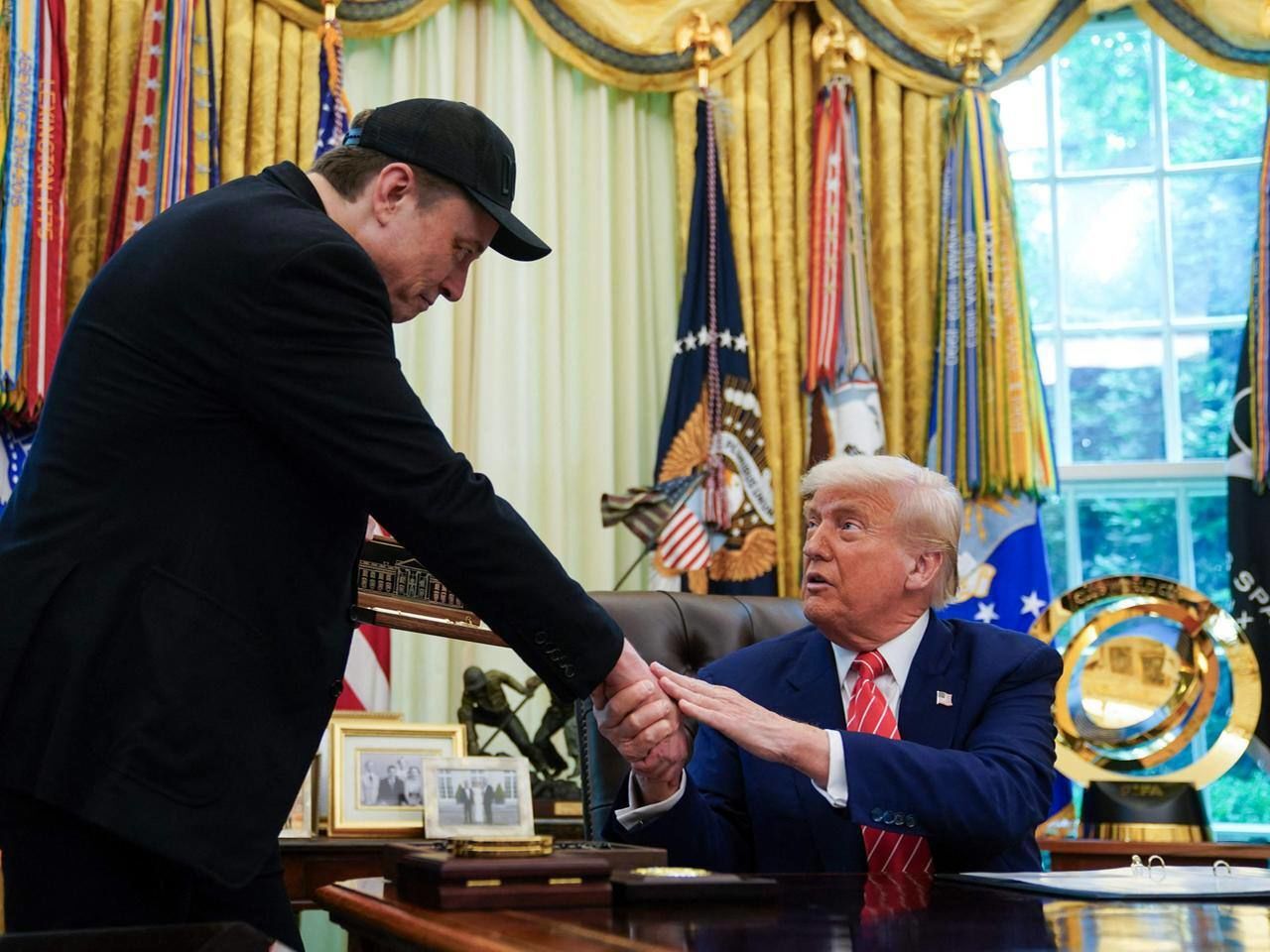 درگیری فیزیکی ایلان ماسک با وزیر خزانه‌داری آمریکا در کاخ سفید