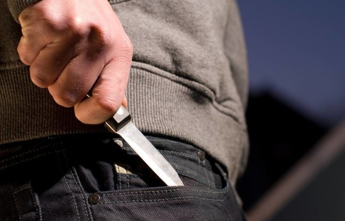 ببینید| حمله وحشتناک اوباش قمه به دست به یک شهروند