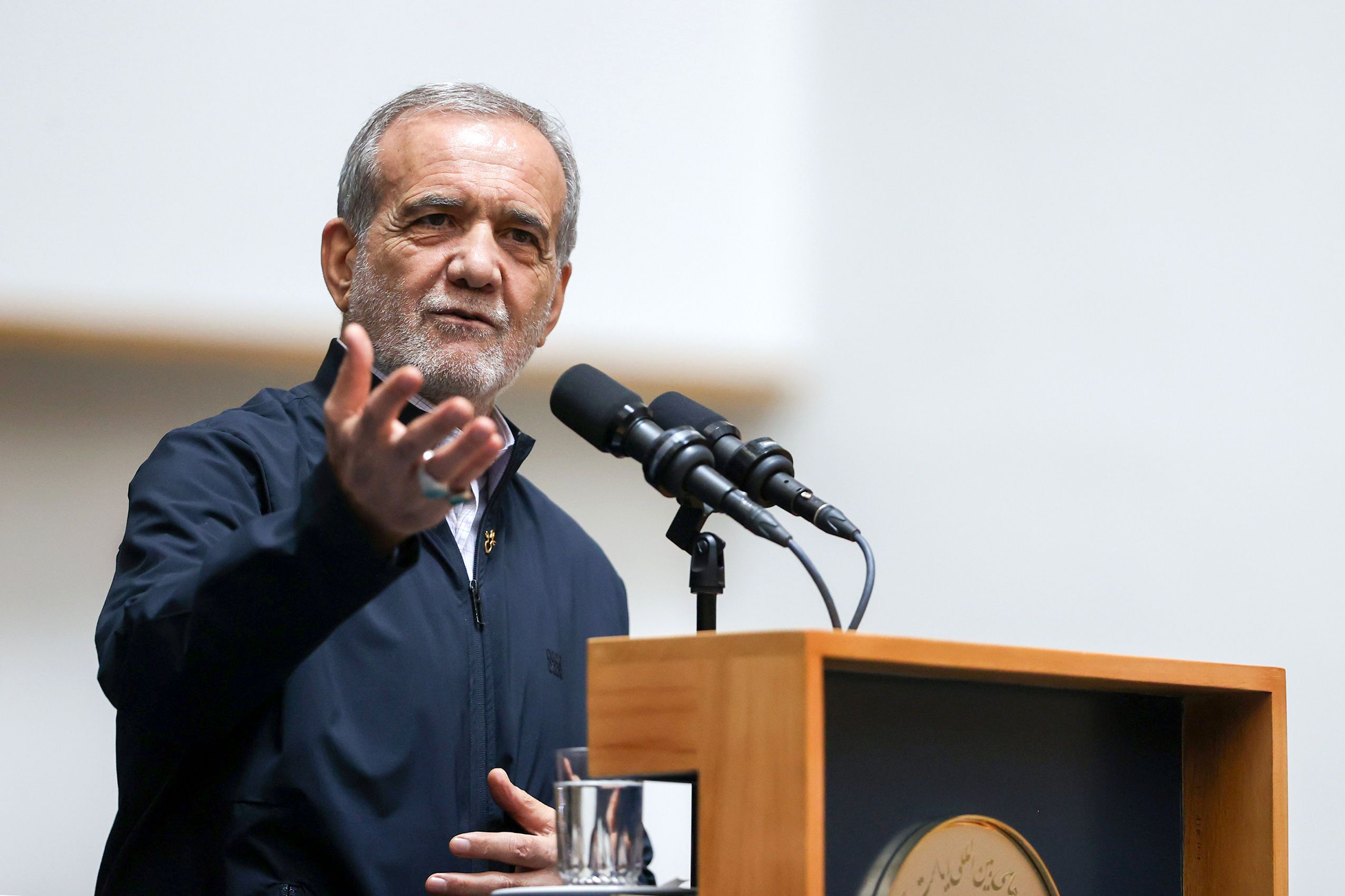  پزشکیان: اگر وقت دانش‌آموزان را با محتوای مناسب پر نکنیم، دشمنان این کار را می‌کنند