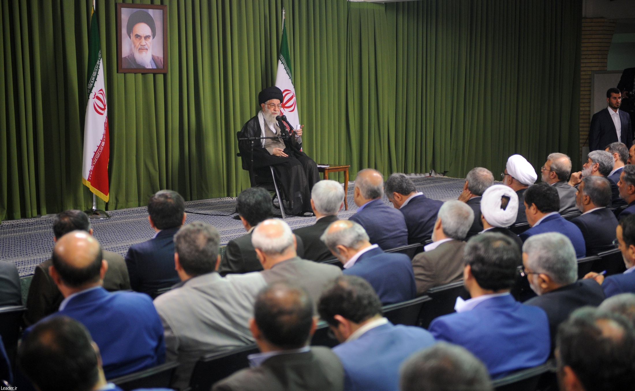 ببینید| آغاز دیدار رئیس و نمایندگان مجلس با رهبرانقلاب