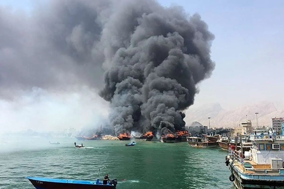 حریق در کشتی حامل متانول در اسکله بوشهر +فیلم