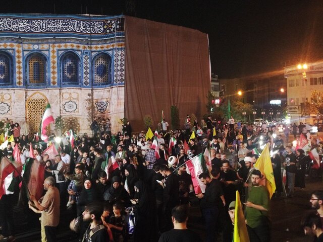 ببینید| تجمع مردمی در میدان انقلاب تهران برای حمایت از عملیات سپاه ببینید| تجمع مردمی در میدان انقلاب تهران برای حمایت از عملیات سپاه