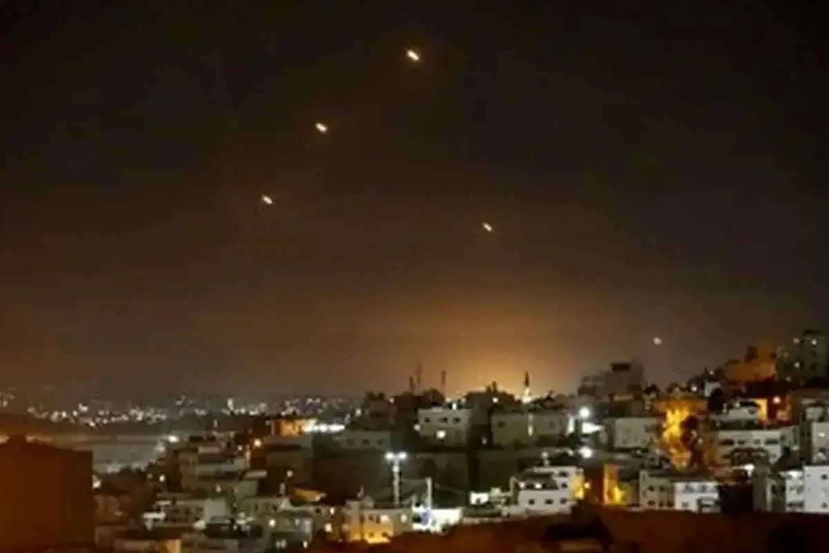 ۲ منطقه پدافندی در بویین زهرا، هدف حملات اسرائیل قرار گرفتند