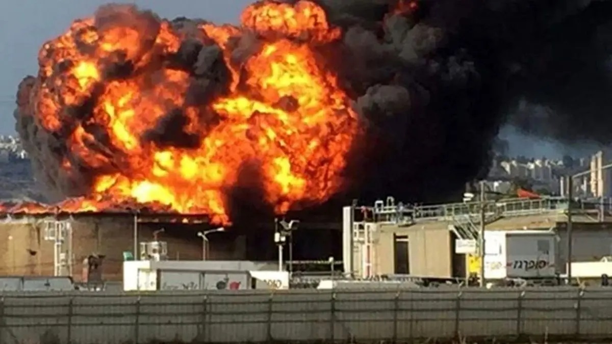 آسیب به خطوط انتقال نفت پالایشگاه حیفا در پی حمله ایران آسیب به خطوط انتقال نفت پالایشگاه حیفا در پی حمله ایران