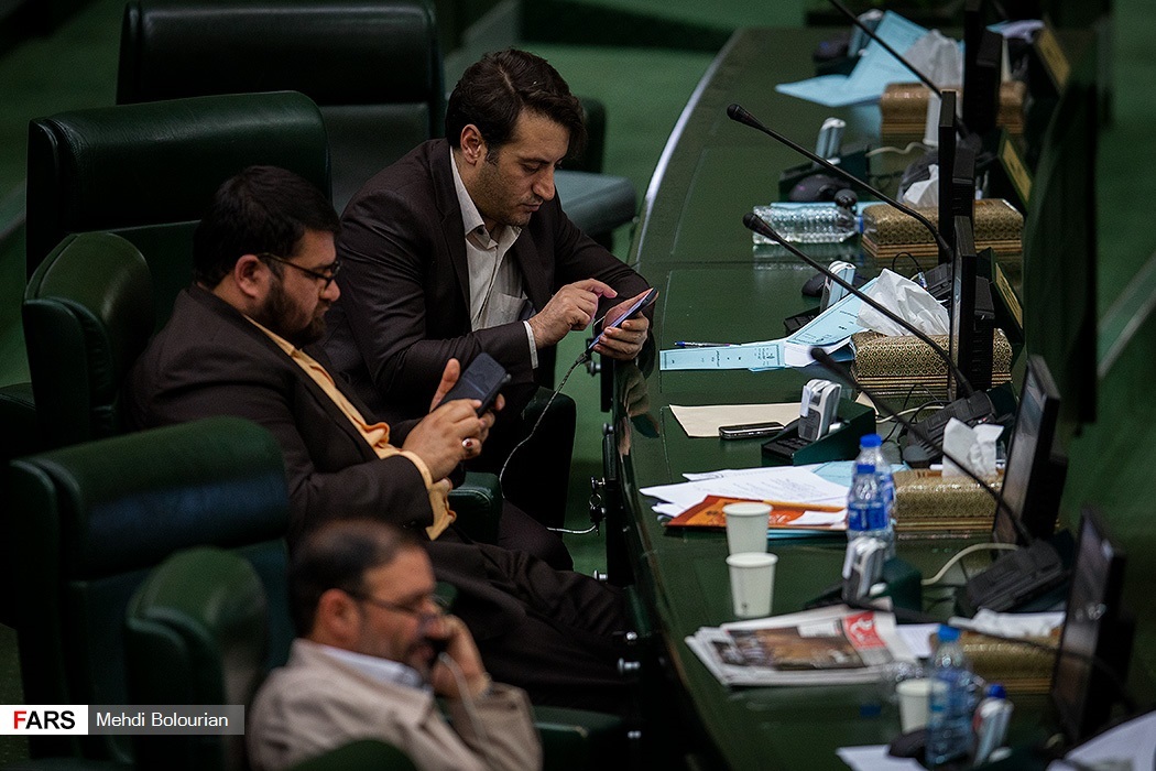 ممنوعیت ارتباط عمومی برای مسئولان؛ پاسخ سایبری تهران به تهدید پیچیده اسرائیل وسایل ارتباطی مسئولان