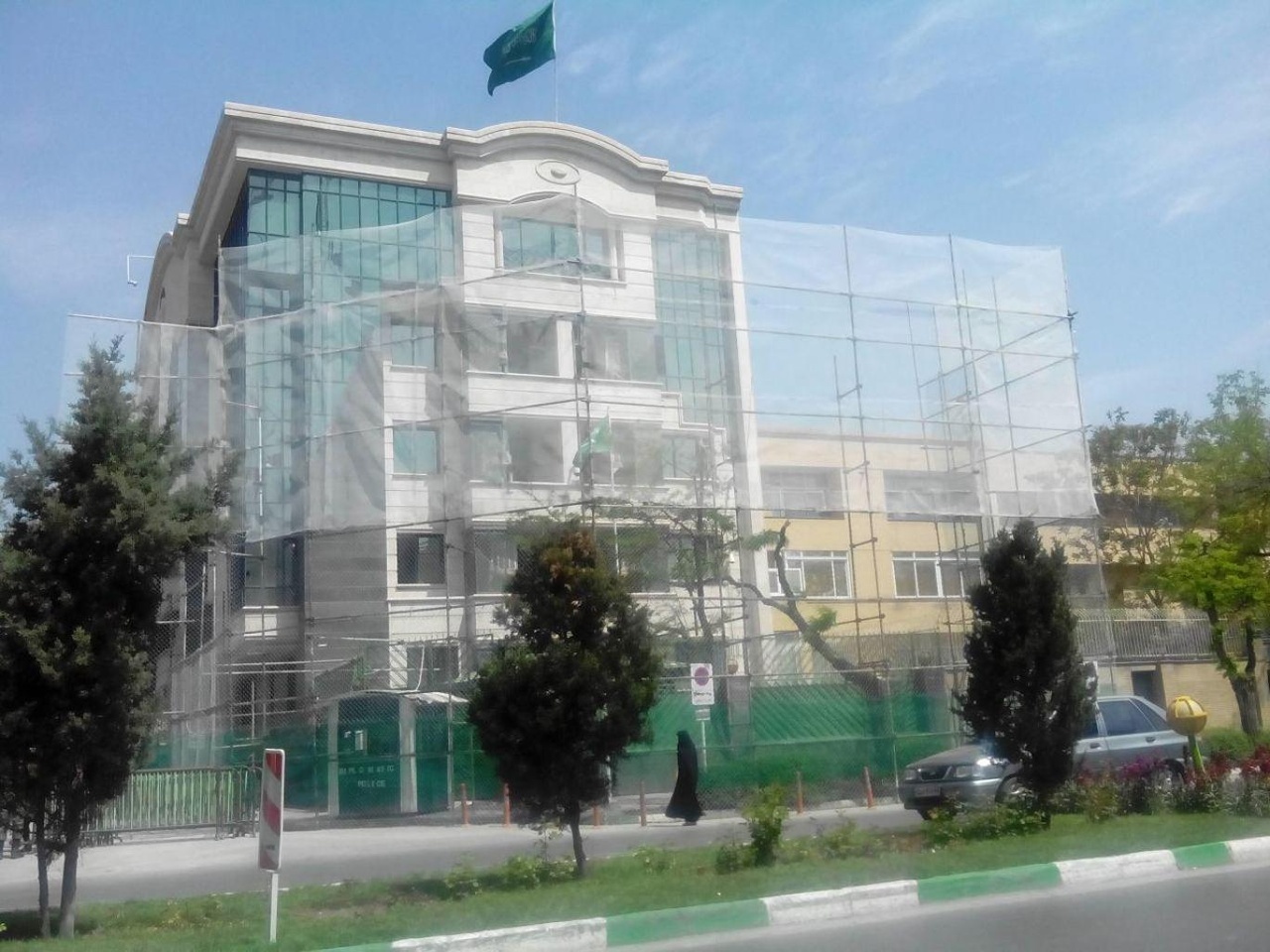 ببینید| فیلم زیرخاکی از اولین لحظات حمله تندروها به سفارت عربستان