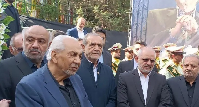 تصاویری از حضور رئیس‌جمهور در مراسم تشییع پیکر ناصر قفلی