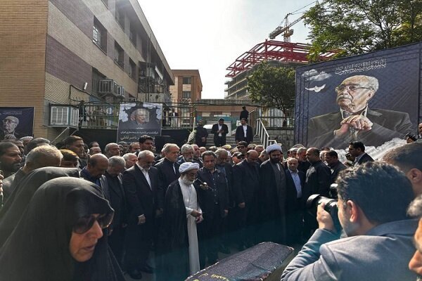 تصاویری از حضور رئیس‌جمهور در مراسم تشییع پیکر ناصر قفلی