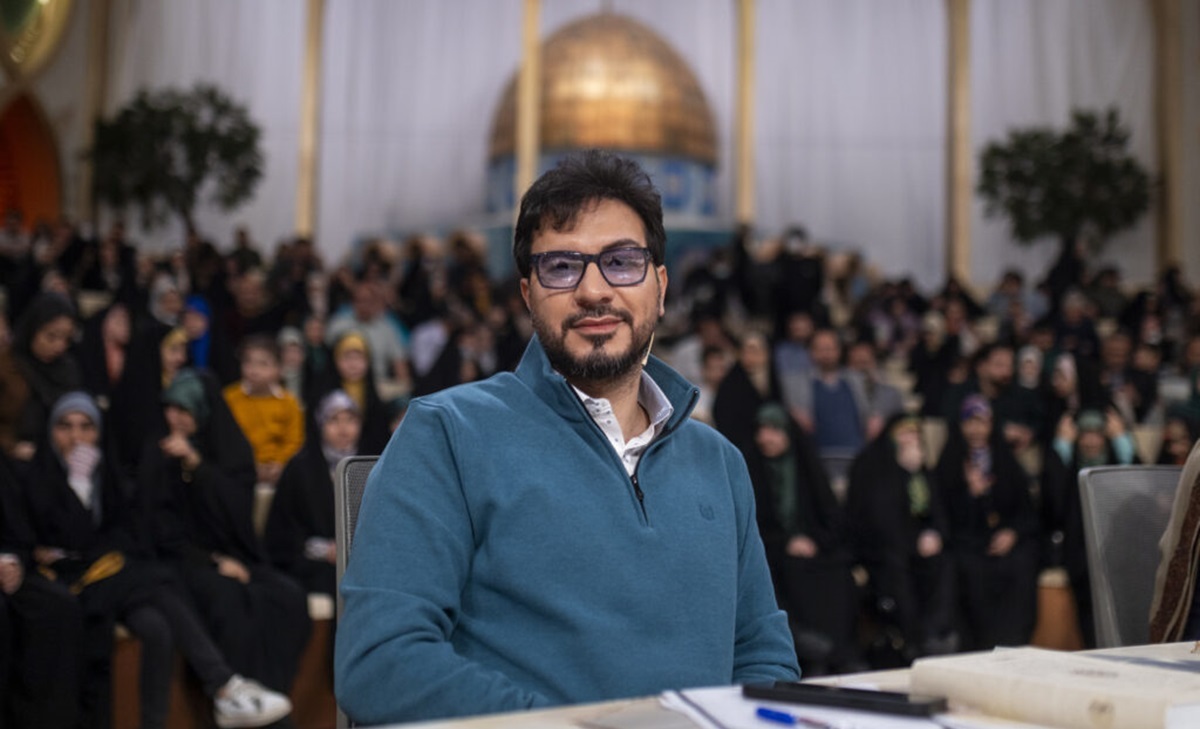 ببینید| استقبال عجیب مردم تانزانیا از قرائت مجری برنامه محفل