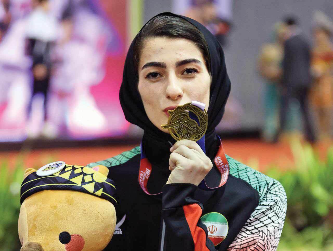 آتوسا گلشاد نژاد؛ دختری از بیستون با طلای کاراته آسیا آتوسا گلشاد نژاد