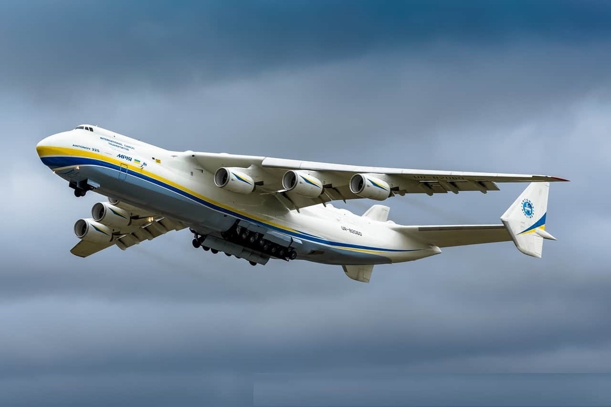 ببینید| لحظه فرود سخت هواپیمای آنتونوف-۲۴ در روسیه ببینید| لحظه فرود سخت هواپیمای آنتونوف-۲۴ در روسیه