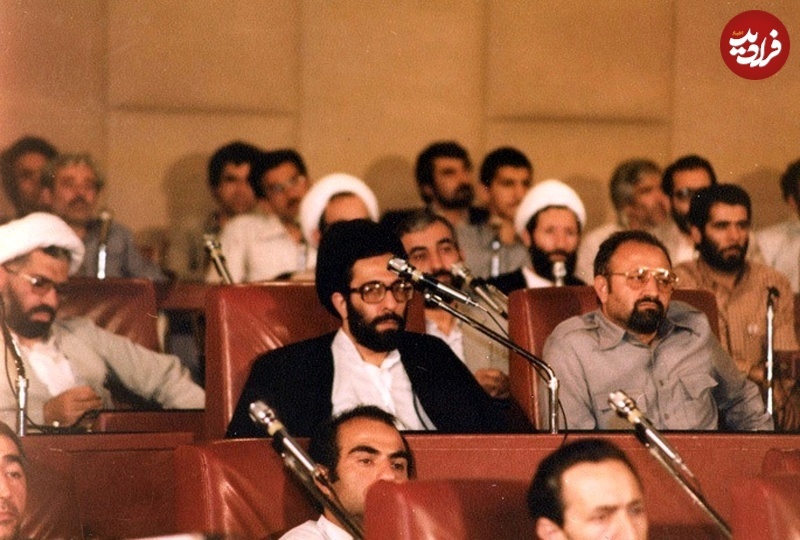 عکسی از برادر کوچکتر رهبر انقلاب در جوانی در مجلس عکسی از برادر کوچکتر رهبر انقلاب در جوانی در مجلس