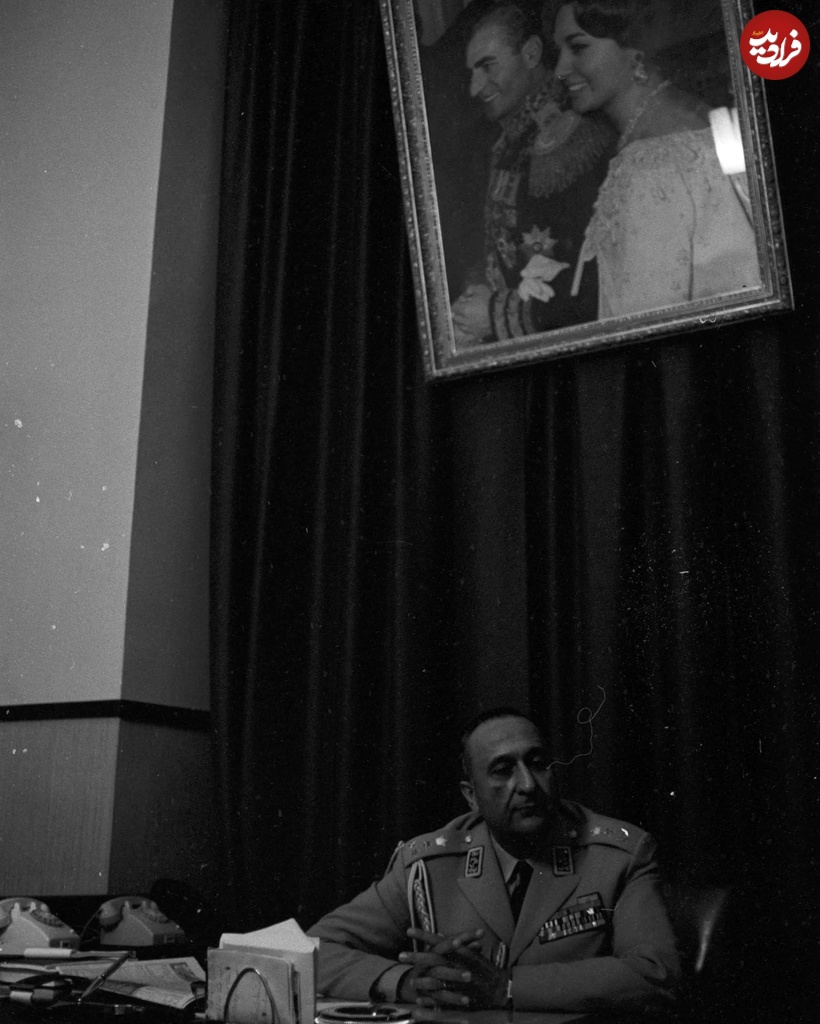 نعمتالله نصیری، رئیس ساواک در دفتر کارش؛ دهه ۵۰ +عکس نعمتالله نصیری، رئیس ساواک در دفتر کارش؛ دهه ۵۰ +عکس