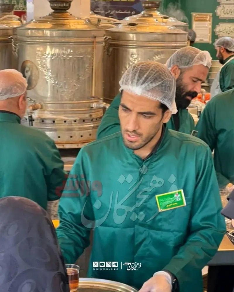 کاپیتان خادم امام رضا شد +عکس کاپیتان پرسپولیس