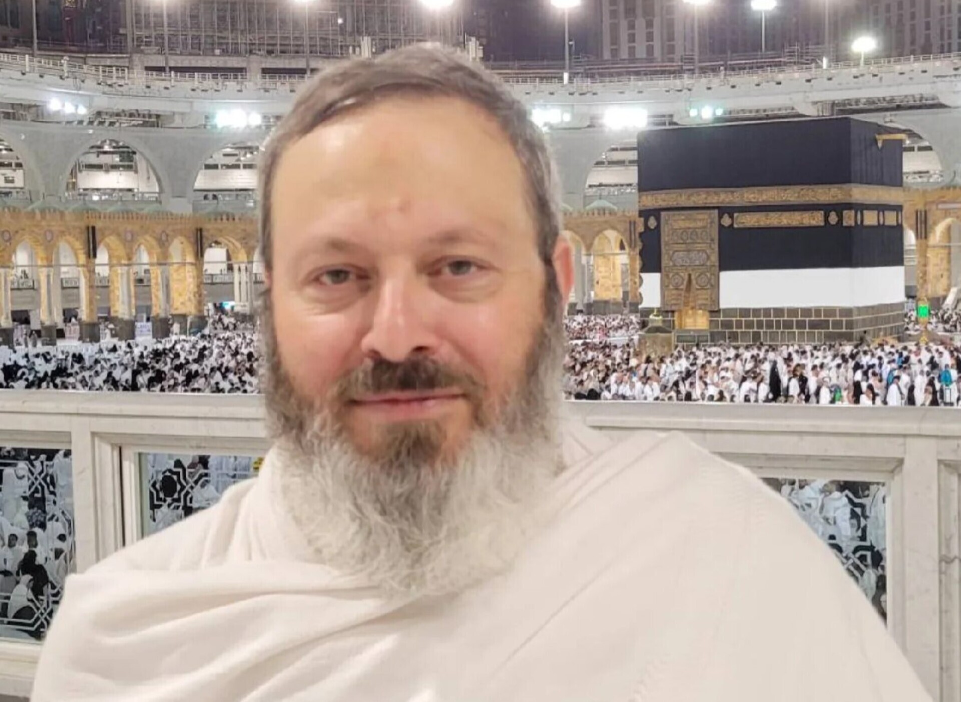 پست جدید اکانت «قاسمیان»: مردم با دعا و پرداخت صدقه، در این مسیر همراه باشند