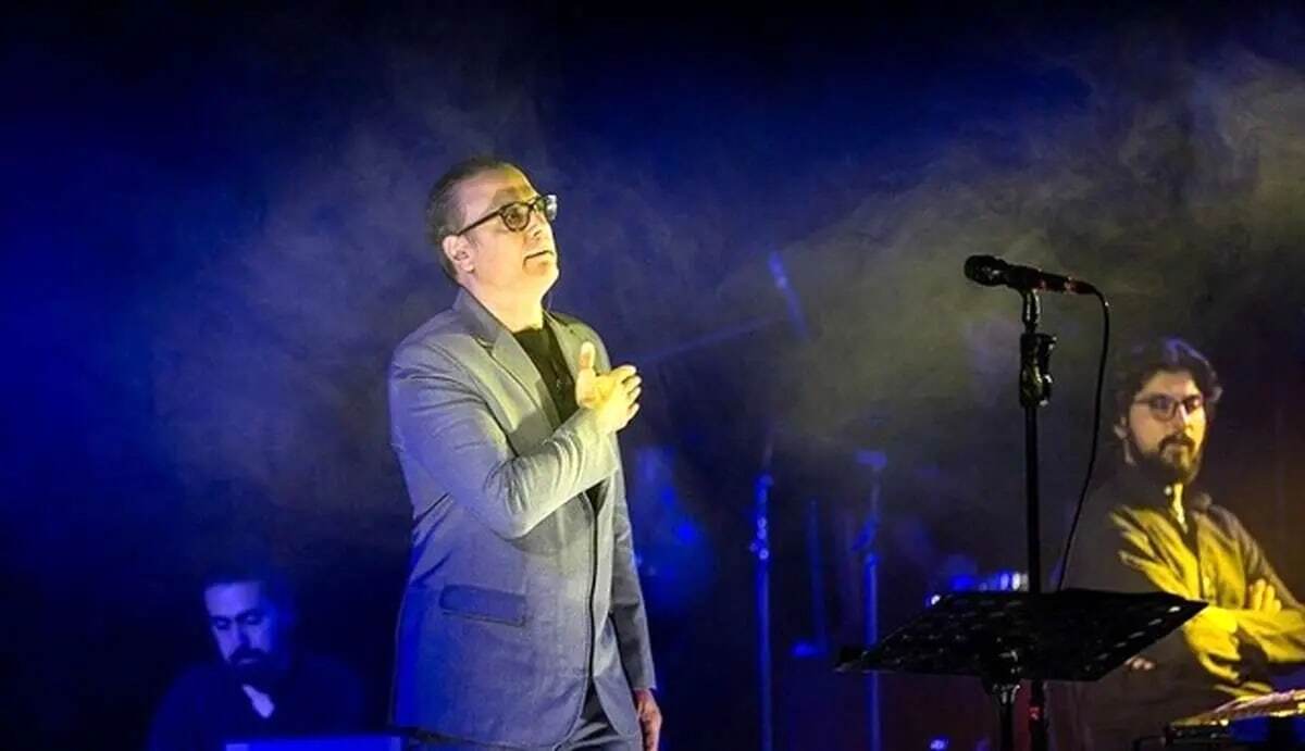 ببینید| همخوانی ۸ هزار نفره در کنسرت علیرضا قربانی در استادیوم آزادی ببینید| همخوانی ۸ هزار نفره در کنسرت علیرضا قربانی در استادیوم آزادی