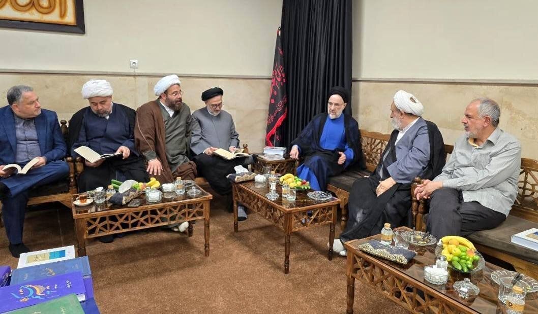 تصاویری از دیدار سید محمد خاتمی و ابطحی با شیخ حسین انصاریان تصاویری از دیدار سید محمد خاتمی و ابطحی با شیخ حسین انصاریان