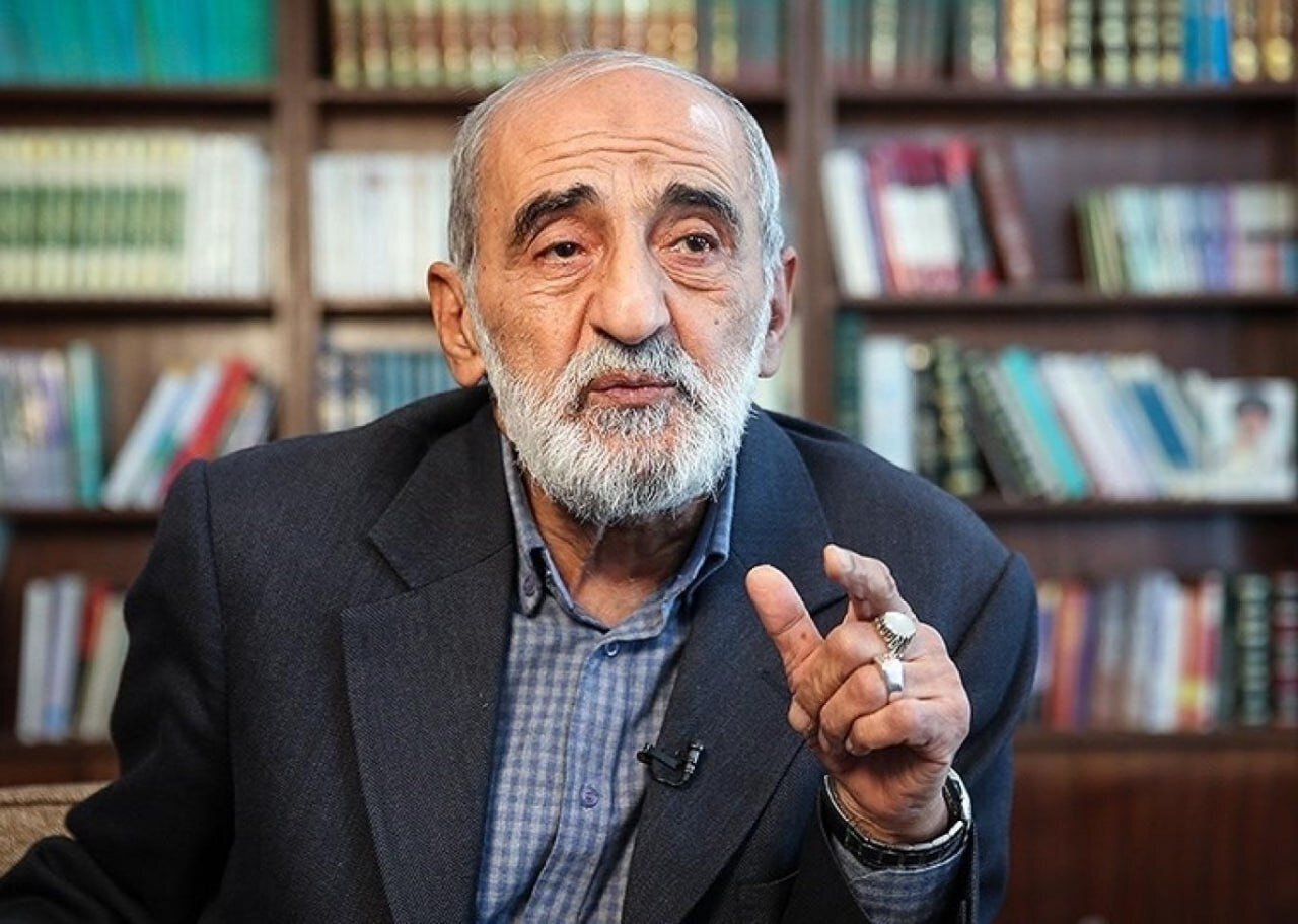 حسین شریعتمداری: کوک‌کردن ساز مذاکره با آمریکا، اگر «خیانت» هم نباشد، «حماقت» است