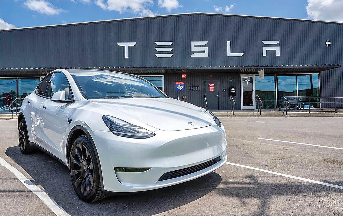 فروش تسلا کاهش یافت