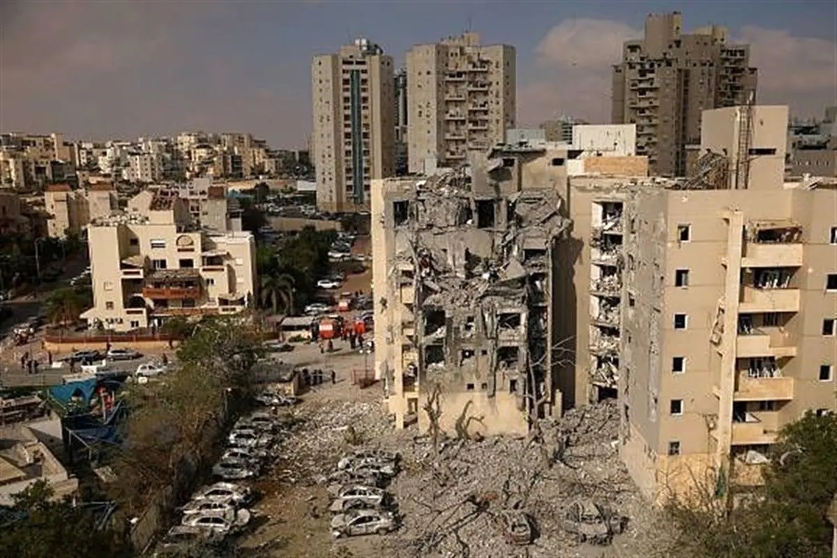 رسانه اسرائیلی: ساختمان وزارت جنگ اسرائیل به طور مستقیم با موشک‌های ایرانی هدف قرار گرفته است