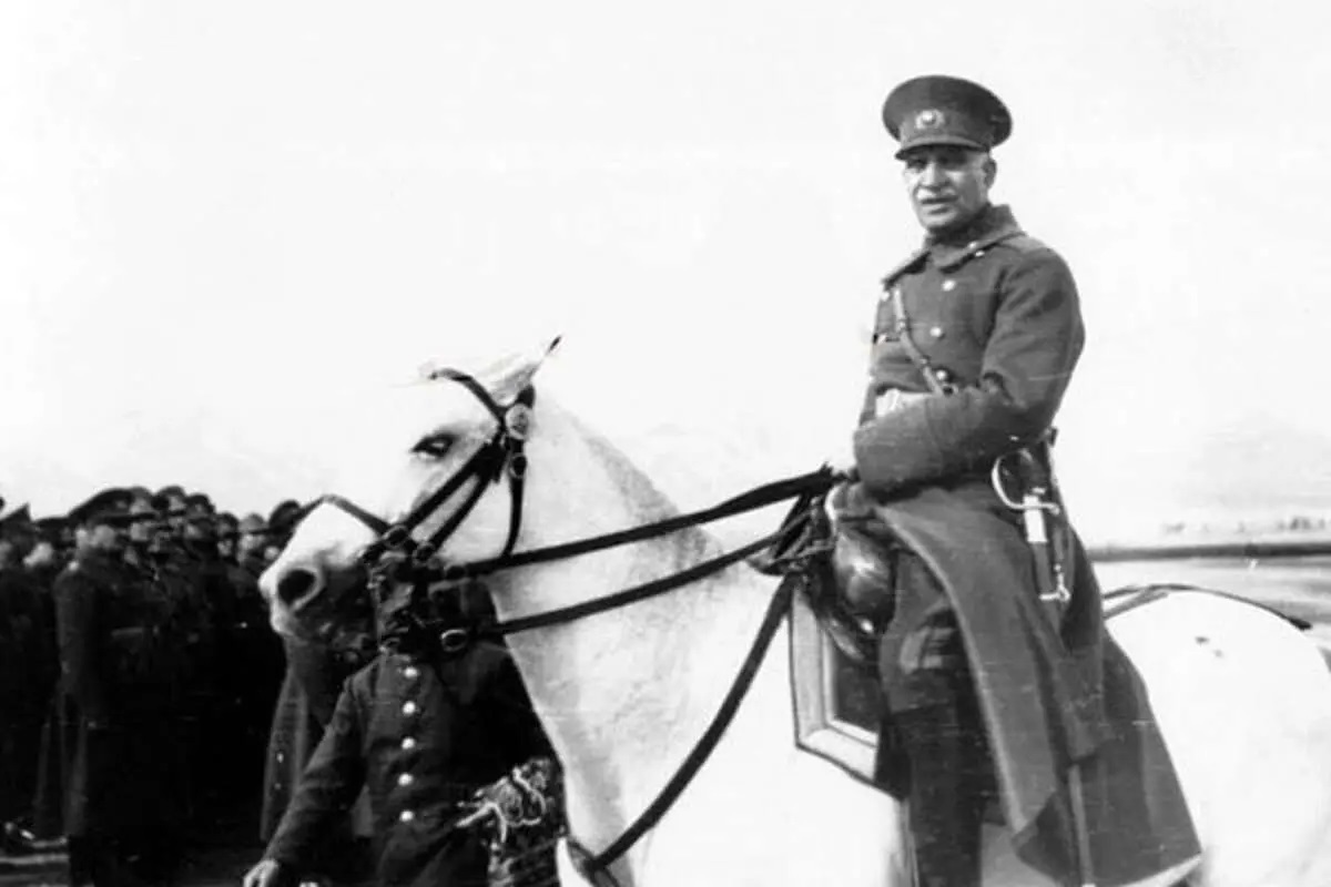 بازدید رضاشاه و محمدعلی فروغی از کارخانه‌ی قندسازی؛ سال ۱۳۱۴ +عکس