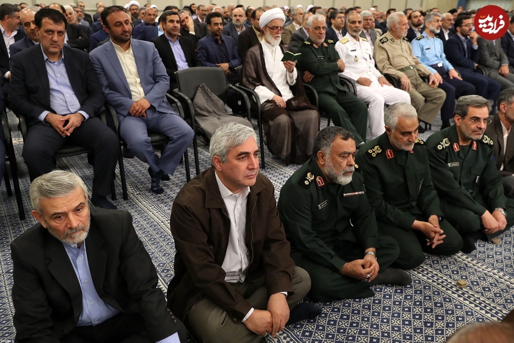 عکس| تصویر جالب ابراهیم حاتمی کیا و سردار سلیمانی در بیت رهبری