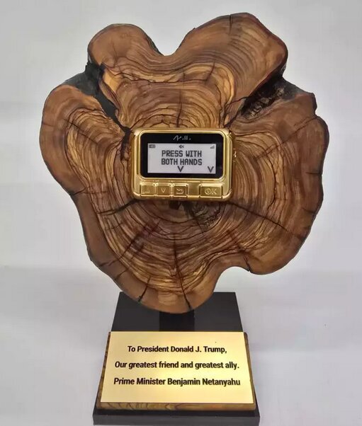 هدیه ویژه‌ای که نتانیاهو به ترامپ داد+ عکس