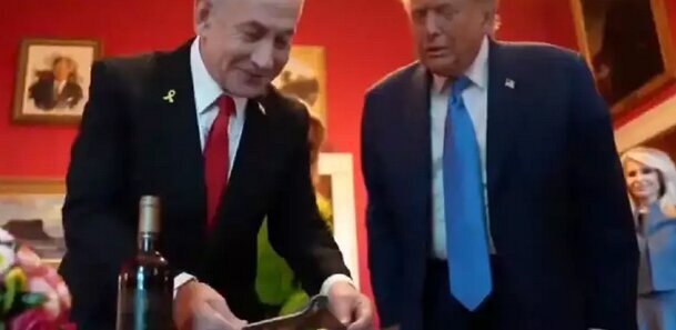 هدیه ویژه‌ای که نتانیاهو به ترامپ داد+ عکس