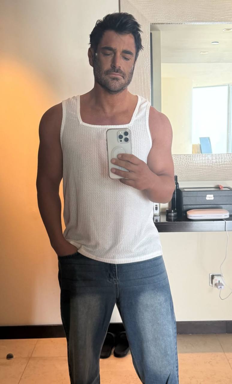 سلفی جنجالی که محمدرضا گلزار منتشر کرد! +عکس