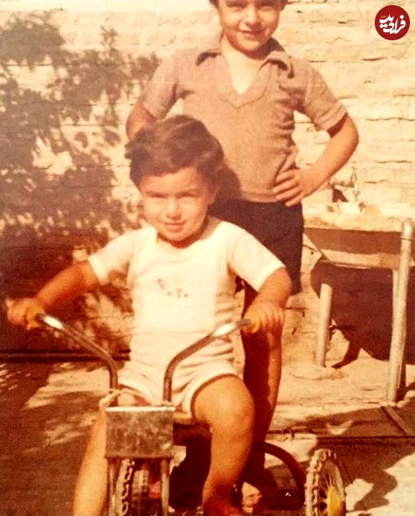 عکسی از سردار سلیمانی در خردسالی و سوار بر سه چرخه؛ دهه ۳۰
