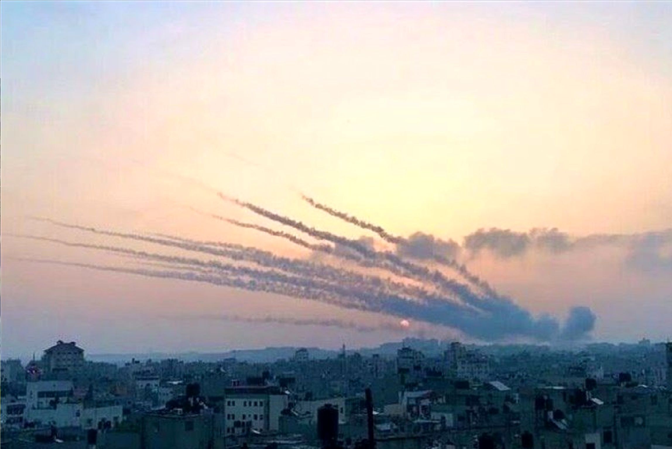 ببینید| لحظه اصابت موشک در اسرائیل از دید دوربین ثبت وقایع یک خودرو