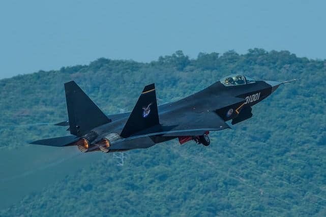 شنیانگ FC-۳۱؛ رقیب چینی F35 آمریکایی از راه رسید