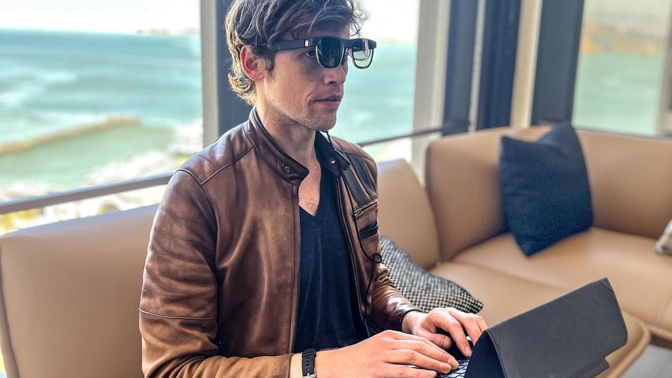 معرفی لپ‌تاپ  Spacetop G ۱